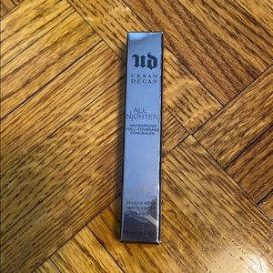 Urban Decay MED-DARKall night waterproof concealer